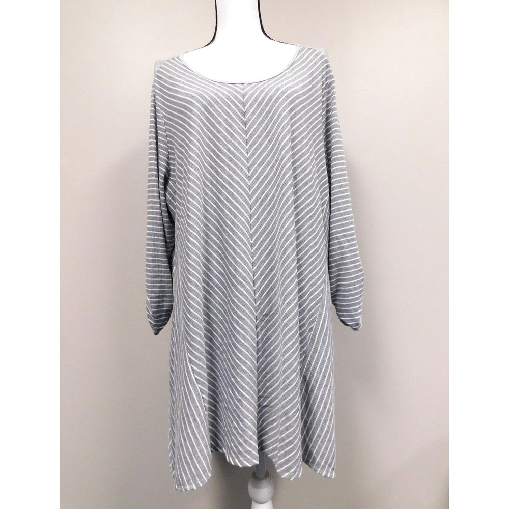 Notations Woman Gray with white stripes Pullover Top Scoop Neck  Size 3X